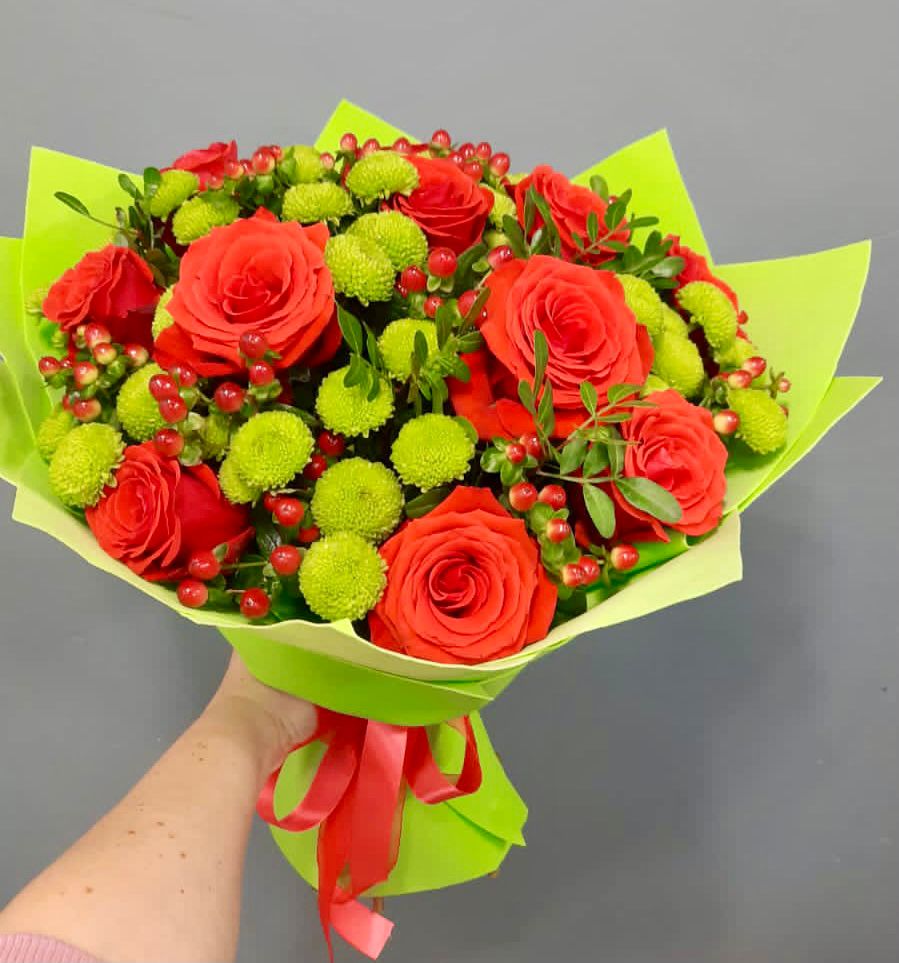 Букет цветов из: Хризантемы и Розы в Лагань