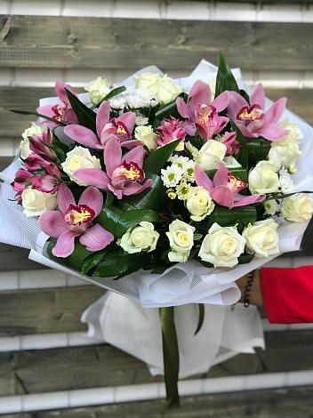 Букет цветов из: Розы и Хризантемы в Лагань