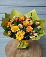 Букет цветов из:  Альстромерии и Розы в Лагань