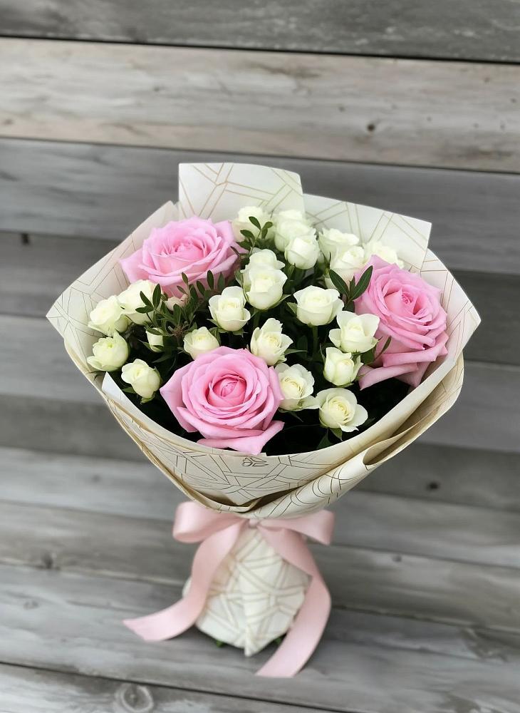 Букет цветов из: Розы в Лагань