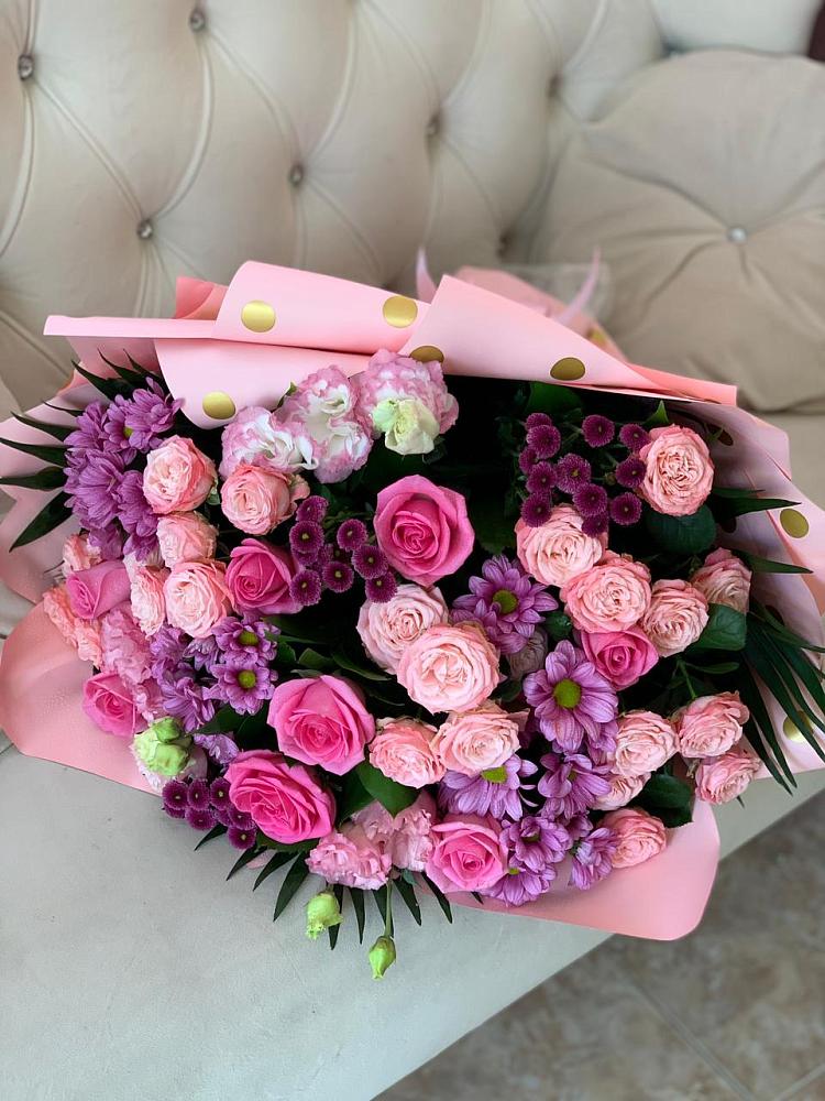 Букет цветов из: Хризантемы, Розы и Лизиантусы в Лагань