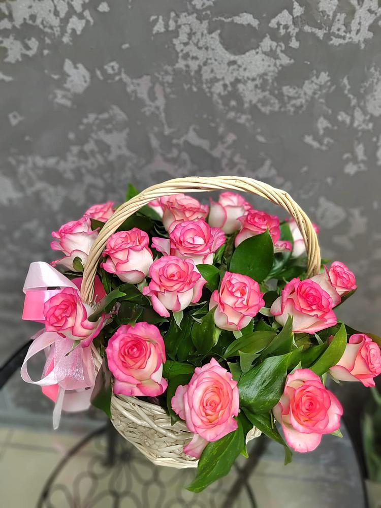 Цветочная композиция из Розы в корзине в Лагань