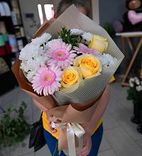 Букет цветов из:  Герберы, Розы и Хризантемы в Лагань
