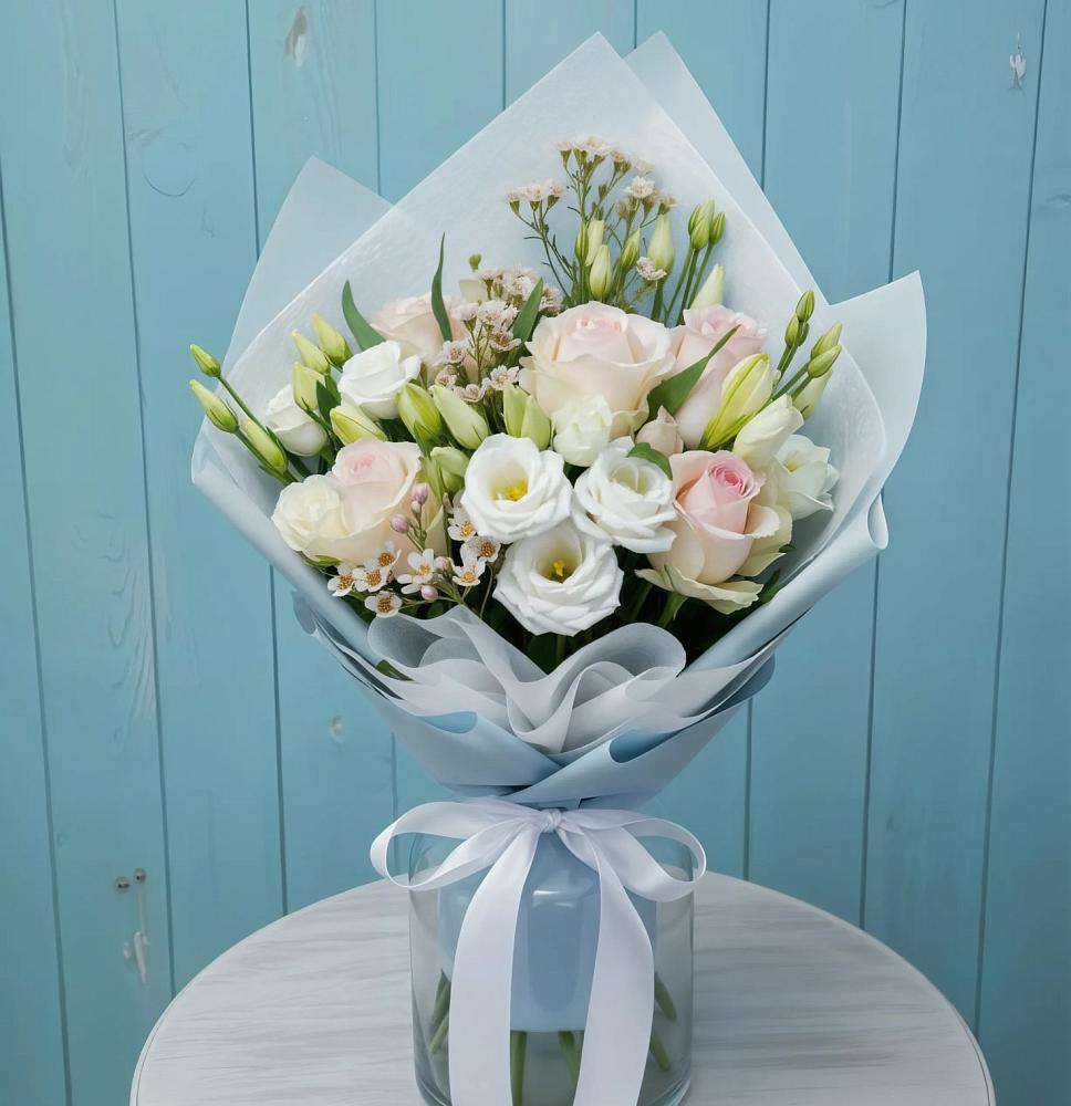 Букет цветов из: Розы и Лизиантусы в Лагань