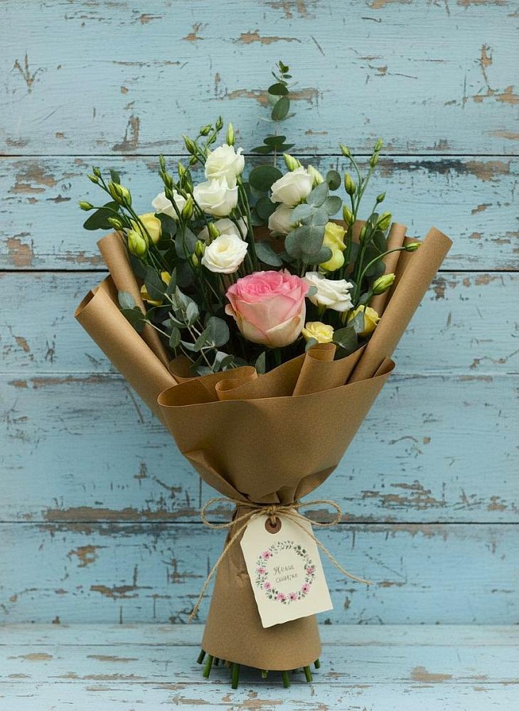 Букет цветов из: Розы и Лизиантусы в Лагань