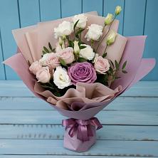 Букет цветов из:  Розы и Лизиантусы в Лагань