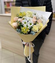 Букет цветов из:  Альстромерии, Розы и Хризантемы в Лагань