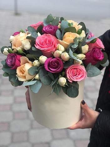Цветочная композиция из Розы в шляпной коробке в Лагань