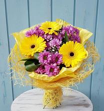 Букет цветов из:  Хризантемы и Герберы в Лагань