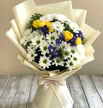 Букет цветов из:  Ирисы, Хризантемы и Розы в Лагань