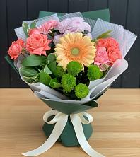 Букет цветов из:  Гвоздики, Розы, Герберы и Хризантемы в Лагань