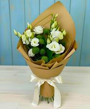 Букет цветов из:  Хризантемы и Лизиантусы в Лагань