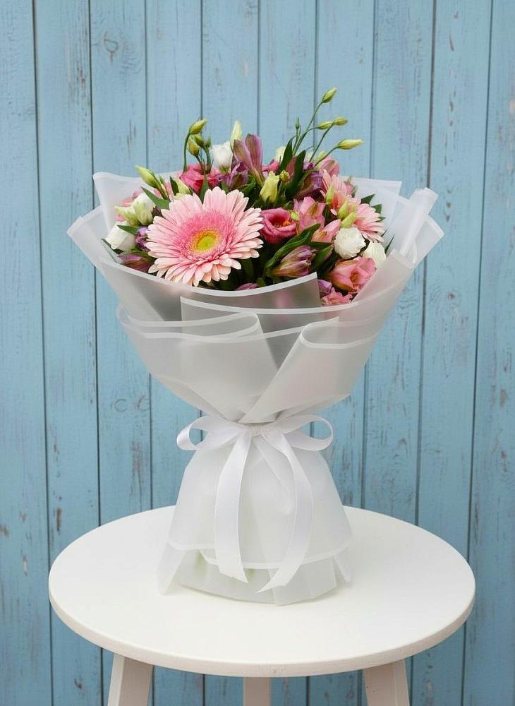 Букет цветов из: Герберы, Альстромерии и Лизиантусы в Лагань