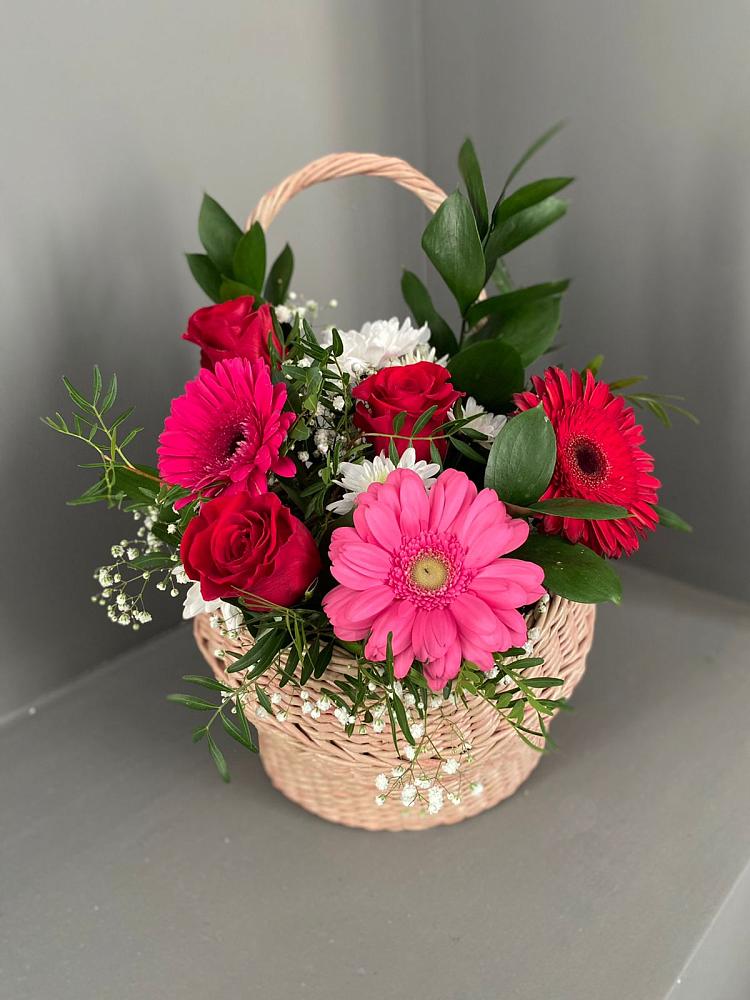 Цветочная композиция из Розы, Хризантемы и Герберы в корзине в Лагань