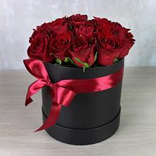 Цветочная композиция из Розы в шляпной коробке в Лагань