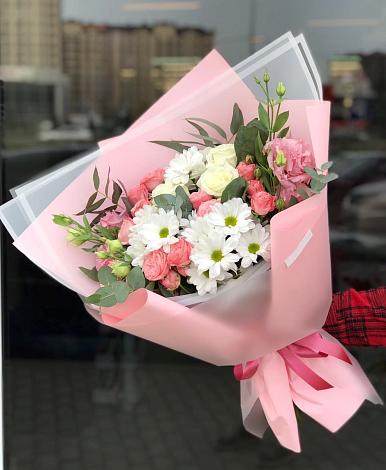 Букет цветов из: Розы, Лизиантусы и Хризантемы в Лагань