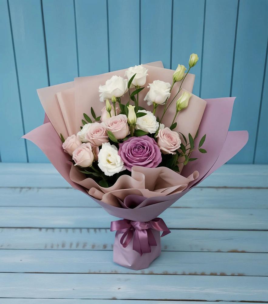 Букет цветов из: Розы и Лизиантусы в Лагань